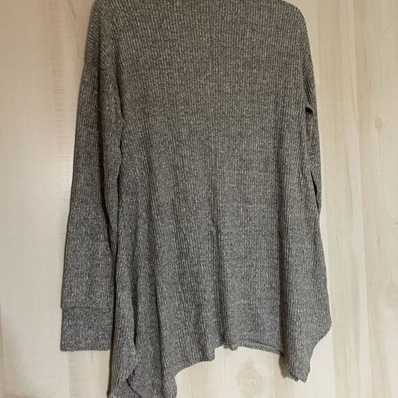 Maurices gray knit top, size large - Picture 12 of 12